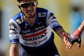 Le Français Julian Alaphilippe va retrouver les routes exigeantes du Giro. KEYSTONE/EPA/CHRISTOPHE PETIT TESSON